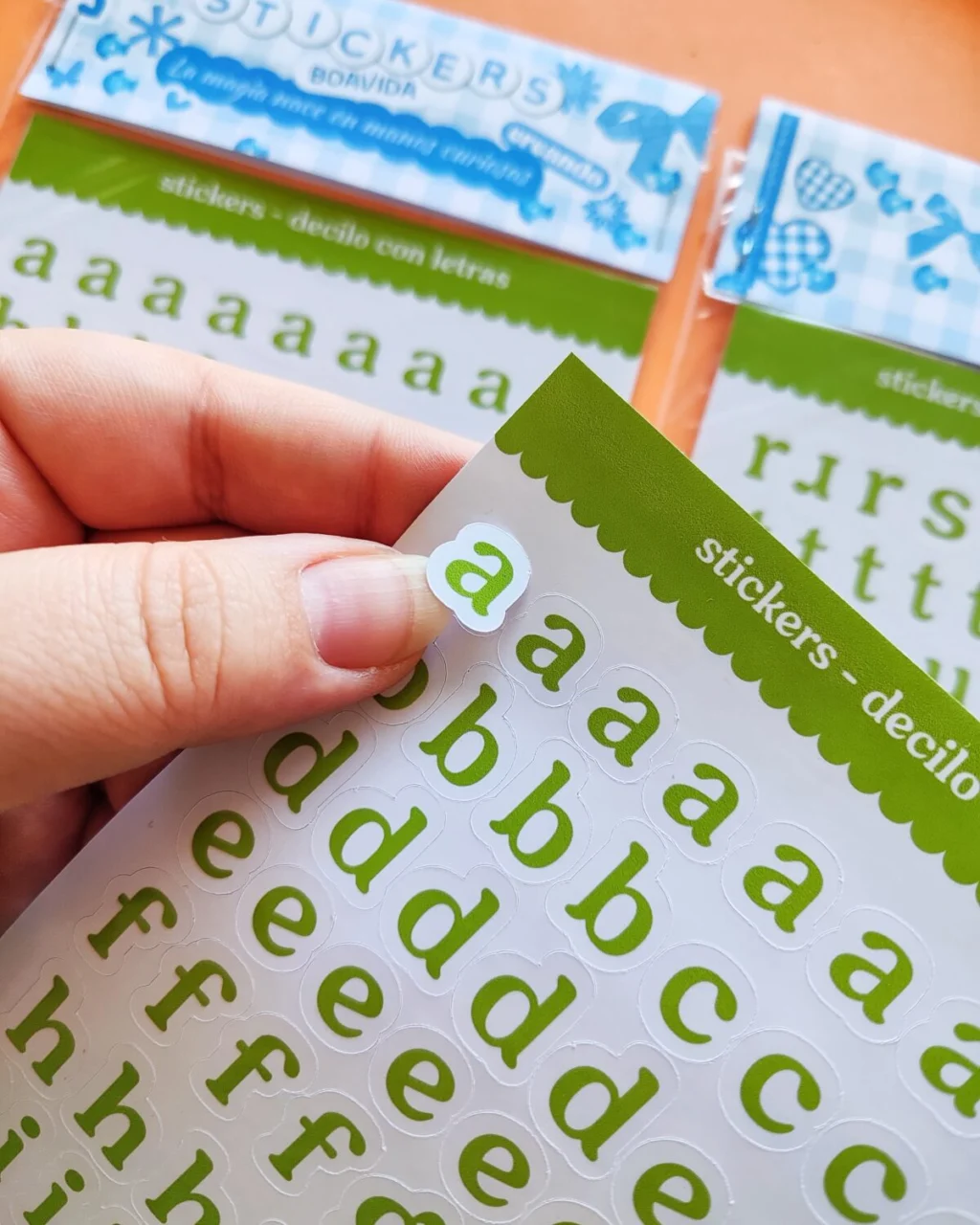 Sticker "Decilo Con Letras "- Letras de 1 cm verde claro