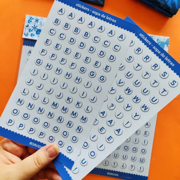 Sticker "sopa de Letras "- alfabeto beads azules